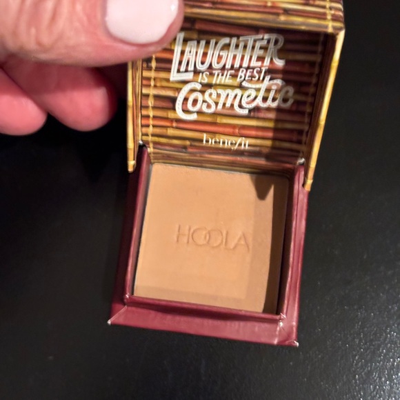 IT Cosmetics Hoola Matte Bronzer - Picture 7 of 7